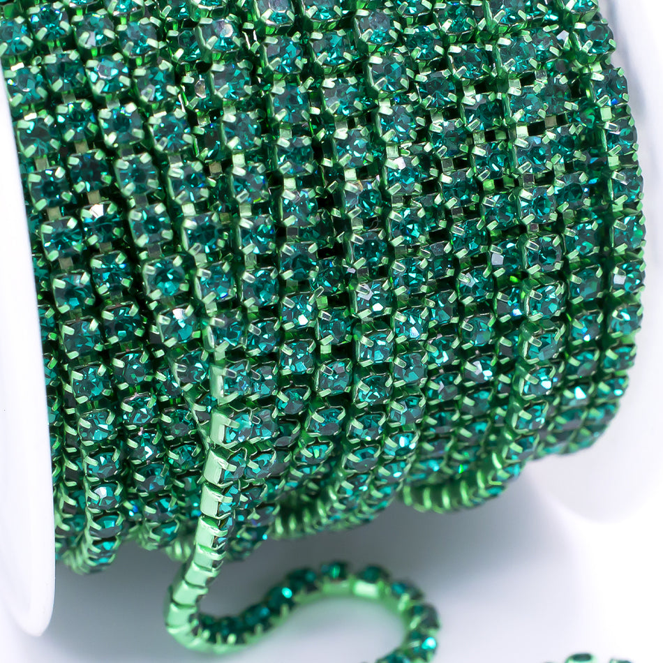 Стразовий ланцюг ss8 (2,5 мм) 1 м Green zircon grean