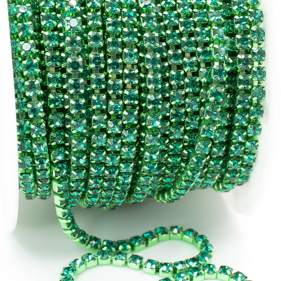 Стразовий ланцюг ss8 (2,5 мм) 1 м Green zircon grean