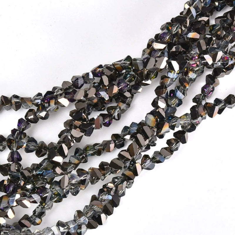 Намистини Swarovski ограновування трикутник 3 мм 27 см (+-130 шт.) Гематитовий напівпрозорий металік