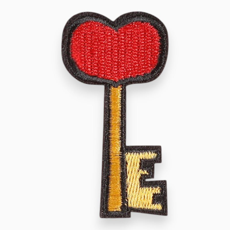 Термоаплікація Key heart вишита 6,1х3,3 см 1 шт. Червоний